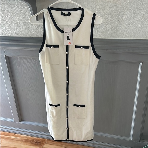 Zesica Dresses & Skirts - Black and White Sleeveless Sheath Dress